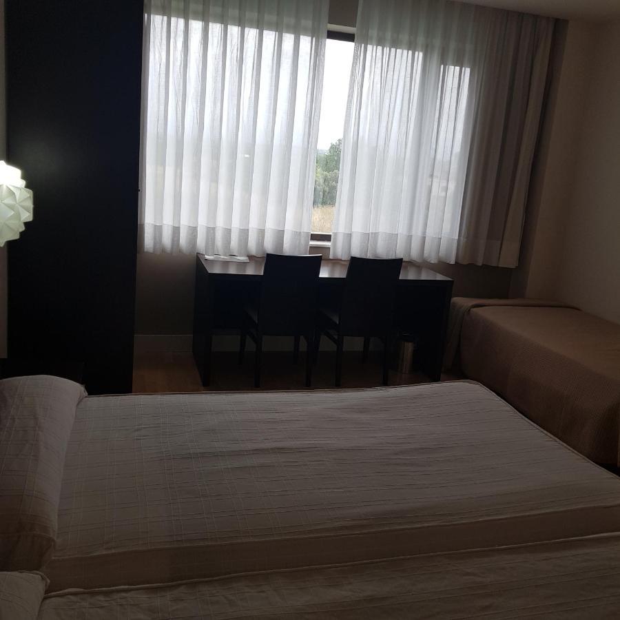 Hotel Puerta De La Serrania Лірія Екстер'єр фото