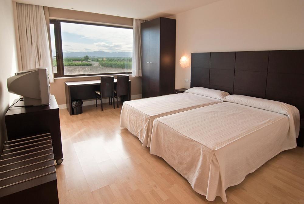 Hotel Puerta De La Serrania Лірія Екстер'єр фото